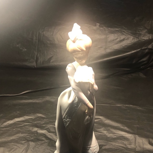 Lladro Lady with fan 8” excellent condition # 6117 vintage - Picture 10 of 11